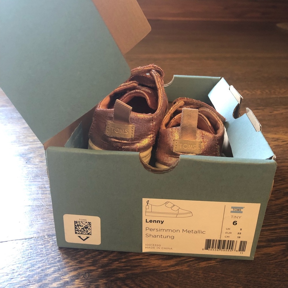 TOMS sparkly toddler pink shoe - size 6c